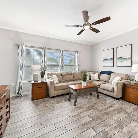 Fallgetaway - Retreat - Steps To Beach - Spacious
